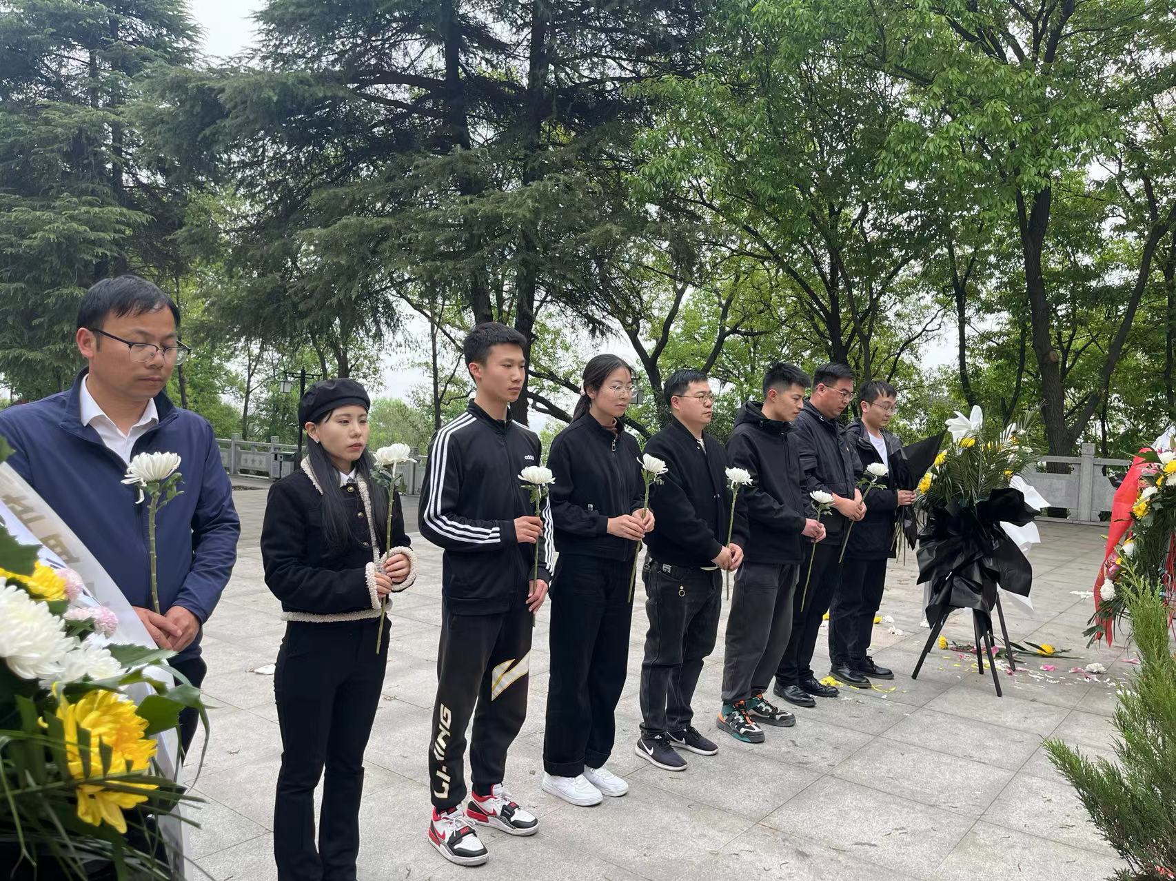 【緬懷革命先烈 傳承紅色基因】湖北楚晟科團支部開展清明祭英烈主題活動